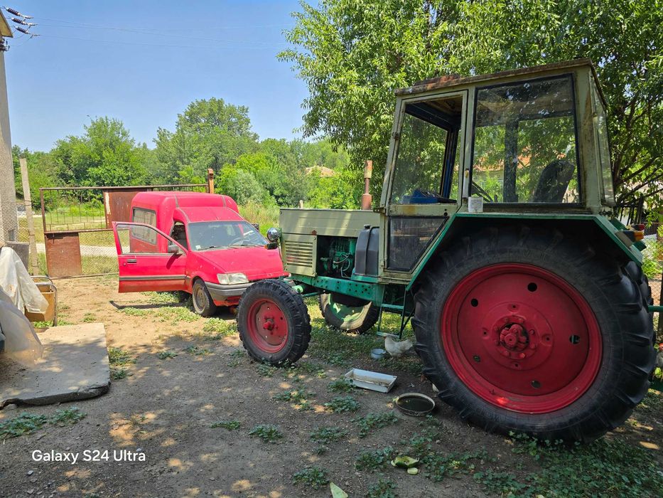 Продавам трактор със косачка