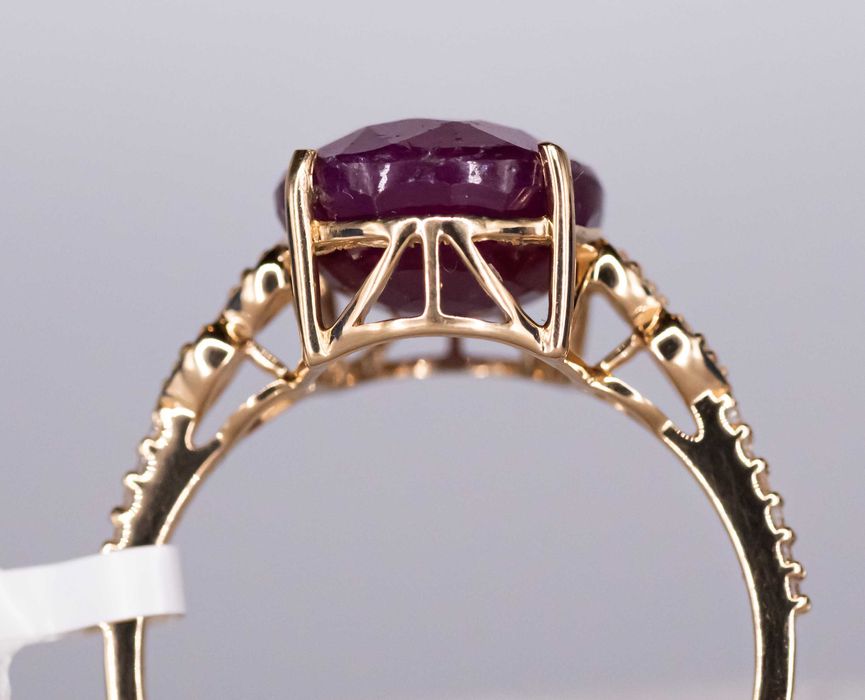 Inel cu rubin natural 5.89ct și diamante–Aur galben 14K–Certificat IGI