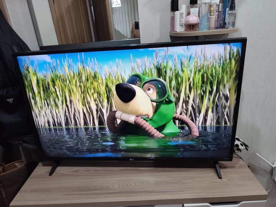 Телевизор LG Смарт 108 см диагональ