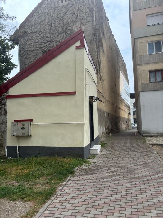 Garsoniera/spatiu comercial in pasajul vis-a-vis de Universitatea Dragan