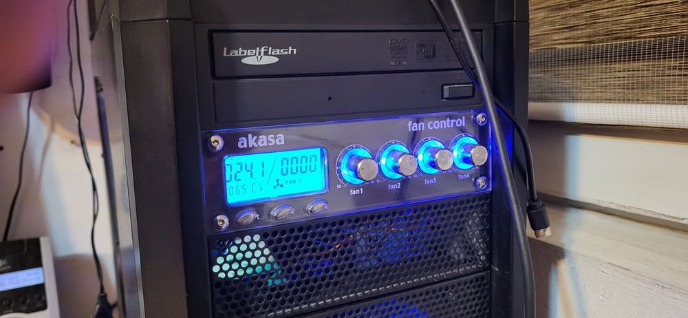 carcasa pc antec+sursa modulara 750w gigabyte gold+dvdrw+fancontroler