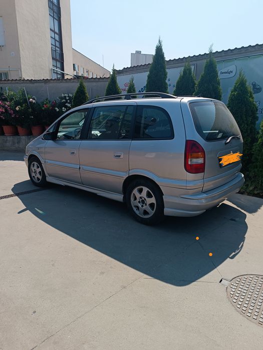 Продавам Опел Зафира