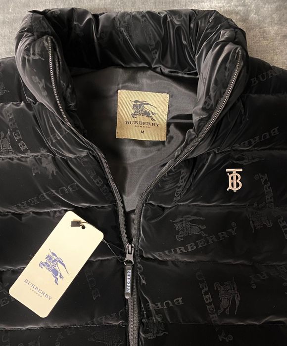 Vând vesta noua de bărbați Burberry