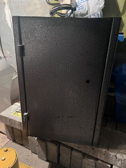 Сейф металлический