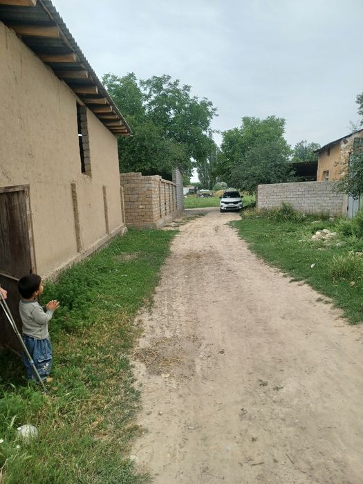 Земля 3 Сотих . Юкори  Чирчикски р-н ( Баликчи )) по Трасса А 374