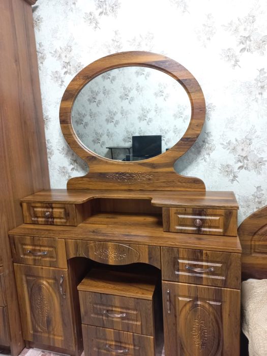 Срочно продам спальную гарнитуру