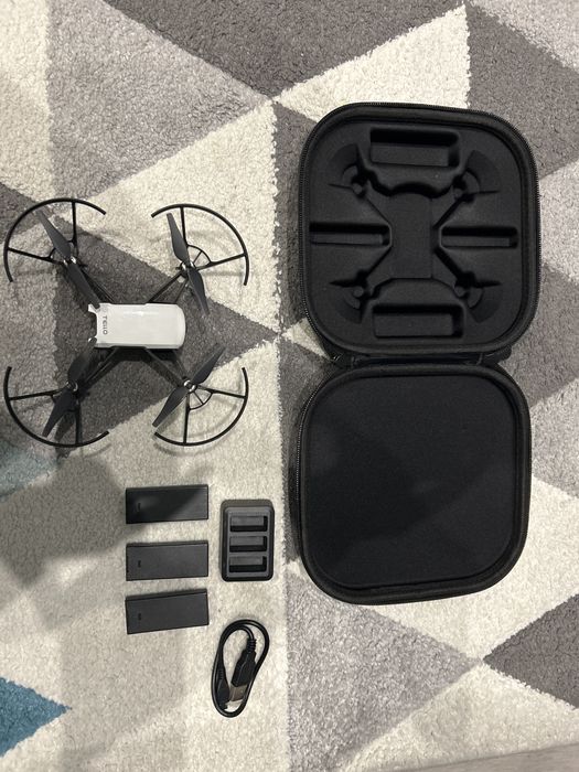 Дрон DJI tello, управляван от приложение на телефона