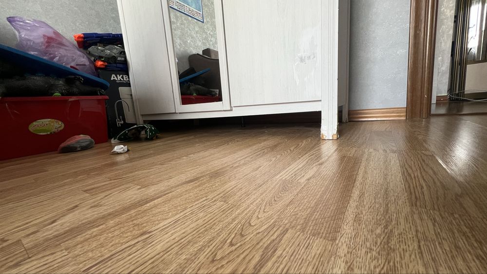 шкаф зеркальной двери нету