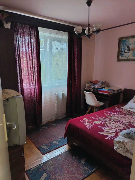 Apartament 3 camere decomandat Rm.Valcea zona Ostroveni