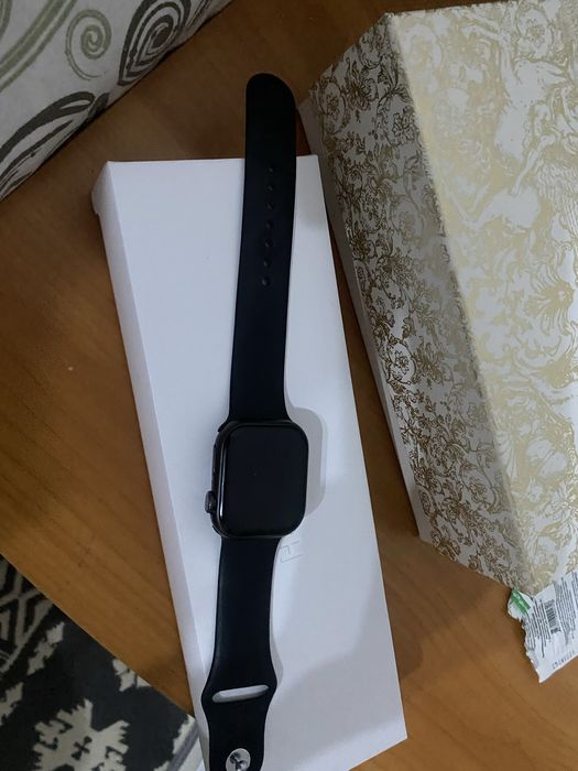 Продам смарт часы Apple watch