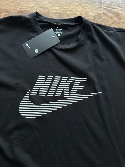 Мъжки,памучен,черен къс екип Nike с гумирано лого и ципове на джобовете