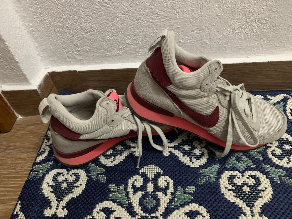 Adidasi Nike dama 38.5