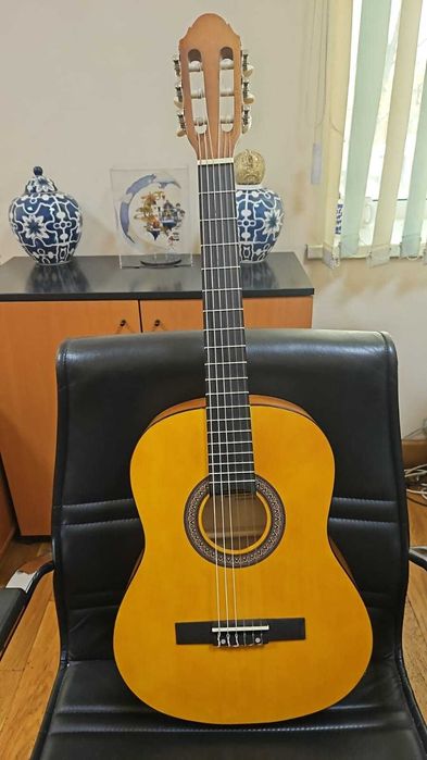 Продается  Гитара  (НОВАЯ)