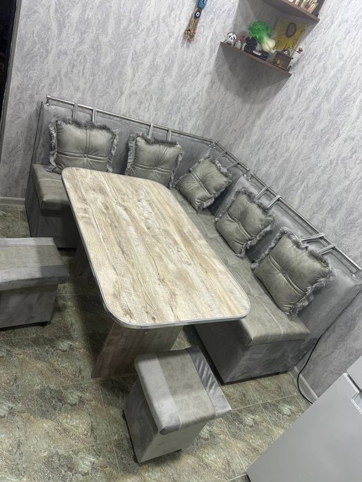 Сифатли кухини угалок+ стол+ пуфик