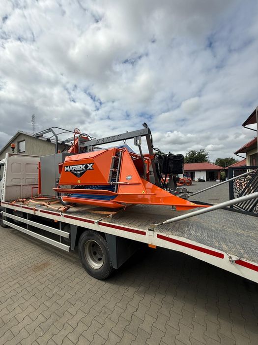 Комбайн за прибиране на шипки