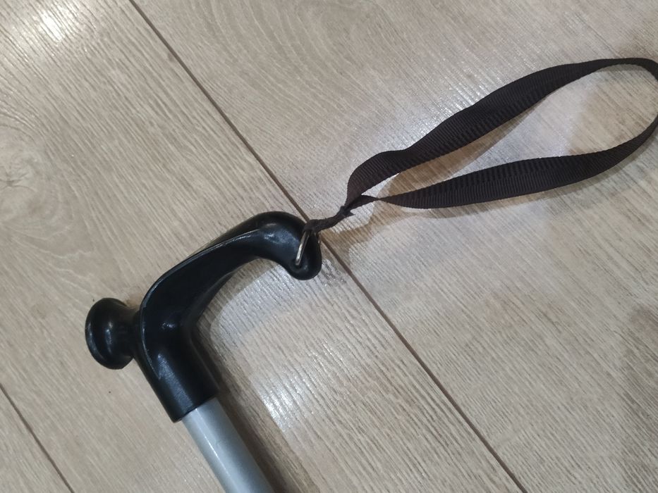 Трость алюминиевая, 90 см. 
Находится в городе