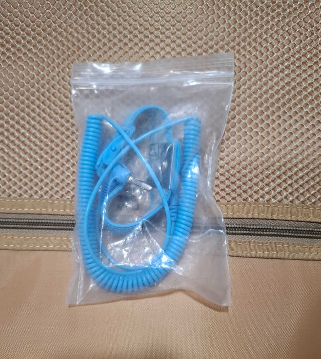 Антистатический ремешок на запястье