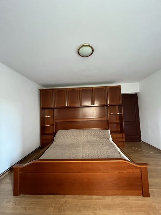 Mobilă cu pat dublu matrimonial