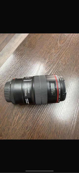 Canon EF 100mm f/2.8L Macro IS USM
