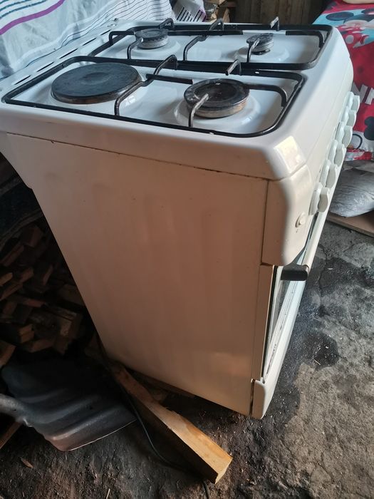 Продам газовую плиту
