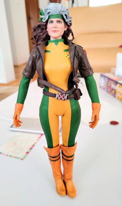 Vând figurină Rogue (X-men) scara 1/6 by Soosoo Toys