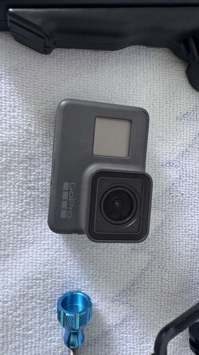 GoPro HERO6 Black – set complet cu 6 acumulatori și accesorii