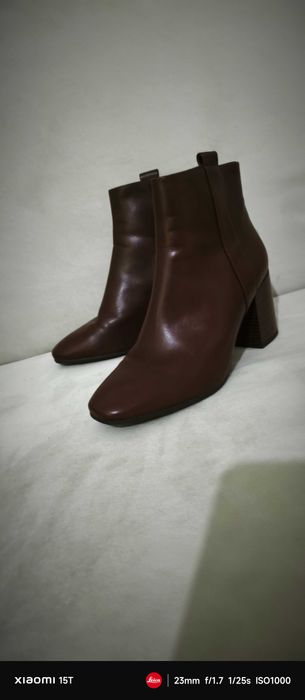 Дамски кожени боти.