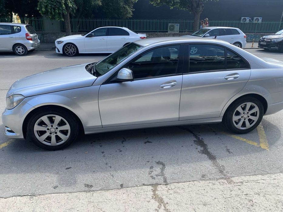 Мерцедес 220 С дизел автомат