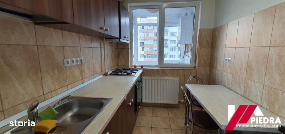 Vand apartament de 3 camere,decomandat,situat pe Mihai Viteazu,etaj 7