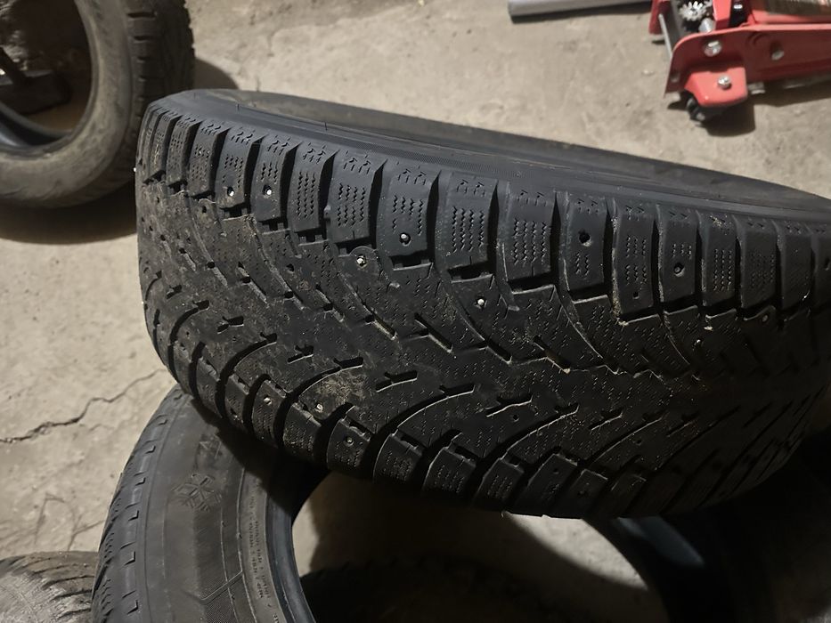 Шины зимние б/у 235/65/17