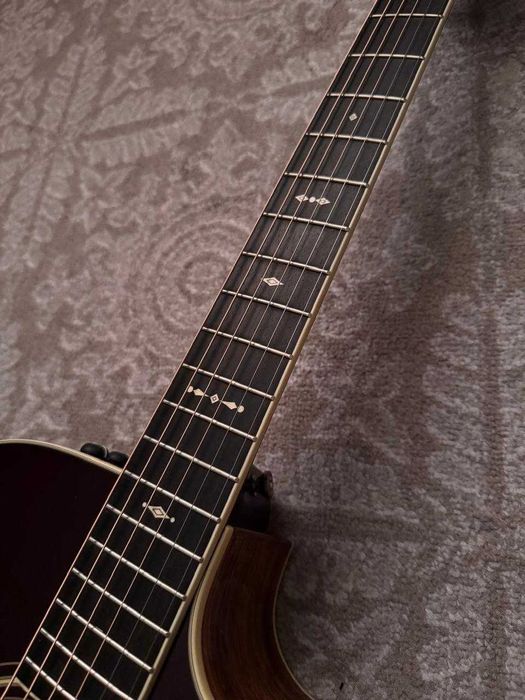 Taylor 710ce (Engelmann Spruce, Ebony) — оригинал