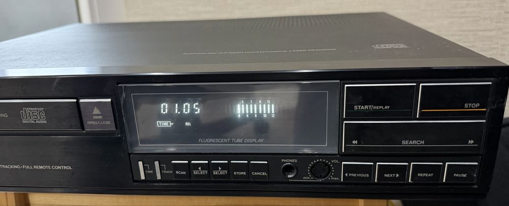 Philips CD304  CD плейър CDM-1