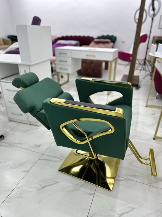 Парикмахерское кресло в наличии