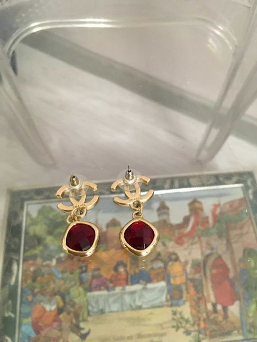 CHANEL обеци с кристали