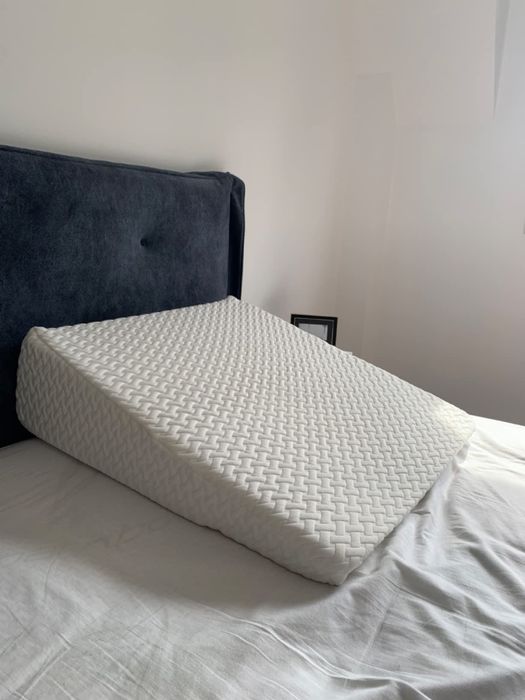 Възглавница за опора на гърба от мемори пяна със сваляне и перящ кадиф