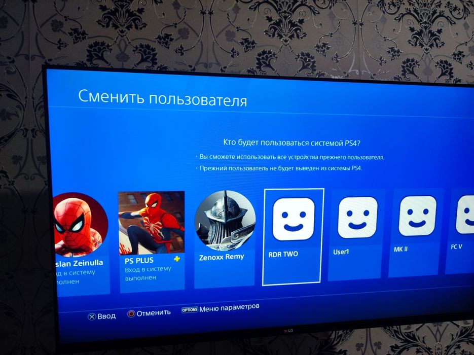 Playstation 4 PRO 1TB с пропиской 2джостика