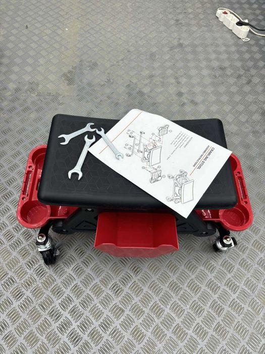 Професионален сервизен стол - сервизно столче до 150 кг, 4 колелца 360