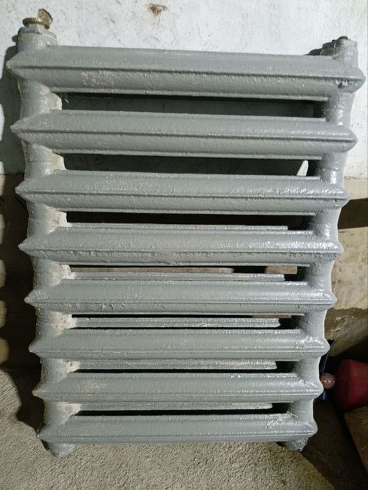 Чугунная батарея 8 секций.