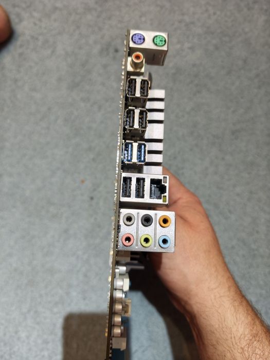 Продам мать плату lga 1366