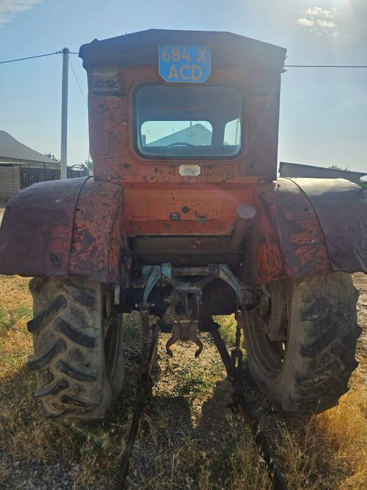 Traktor satiladi