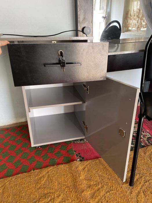 Pardoz oynasi sotiladi sifatli va qòlda ishlangan.