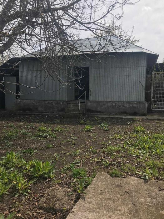 Casă cu teren generos – 5000 mp intravilan – zonă liniștită Calinesti, Radomiresti Olt