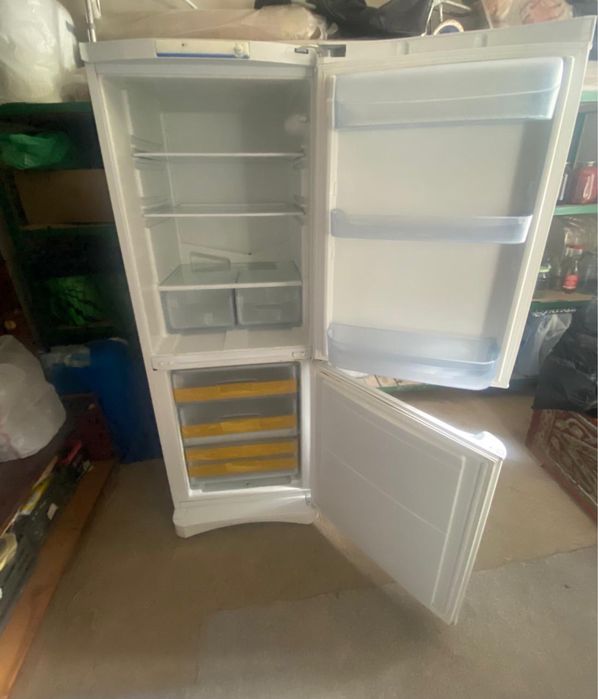 Холодильник Indesit