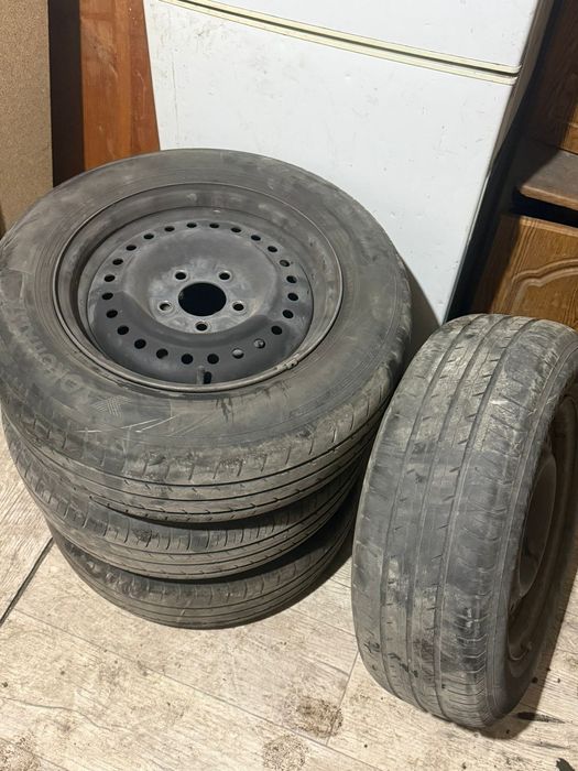 Продам летний комплект шины