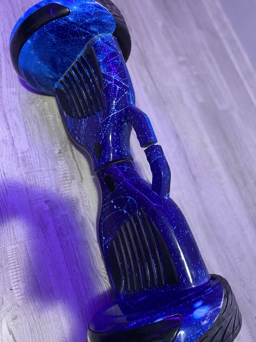Vând Hoverboard, model recent, puțin folosit!