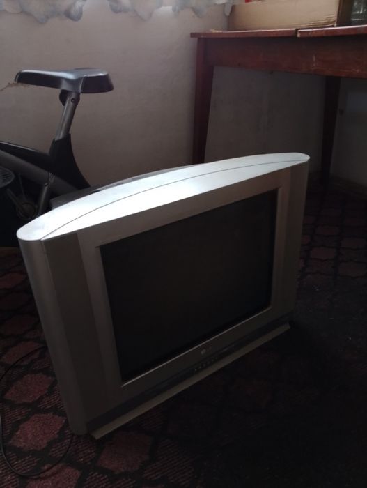 LG televizor sotiladi