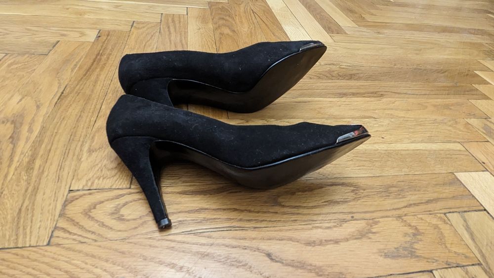 2 пары женских туфлей