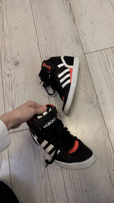 Продам кеды адидас