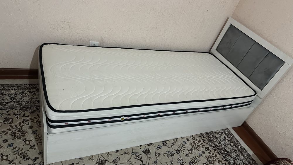 Divan yumshoq matrasli