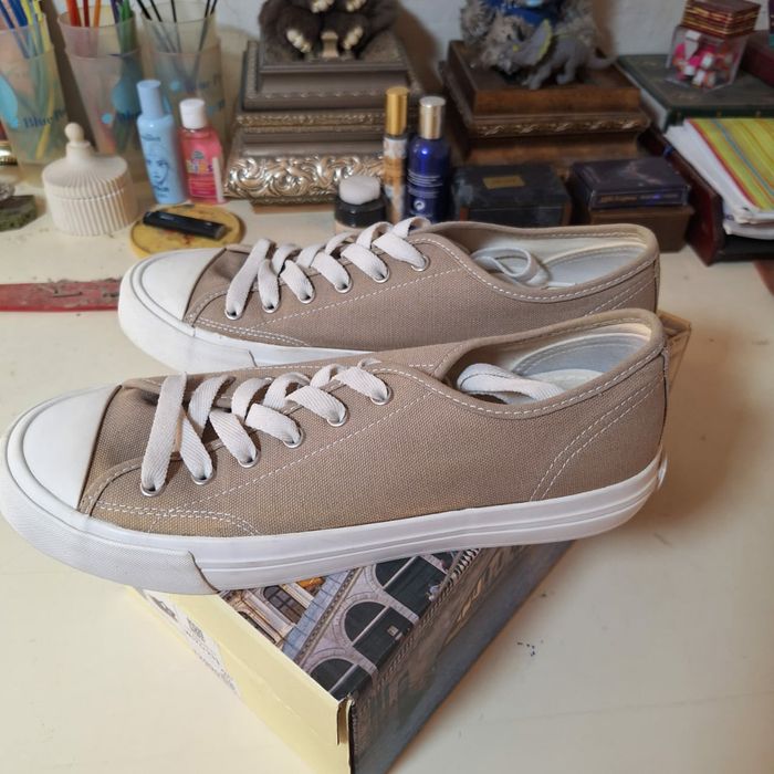 Женские кроссовки